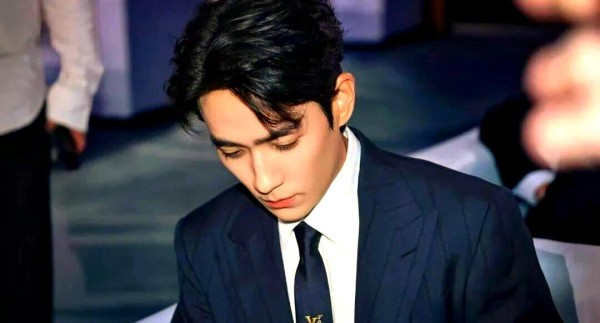 偶像的魅力：颜值与实力的较量