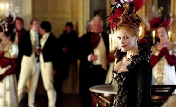 云朵转幕后引亏损争议，经纪人被指利用情怀致其背负忘恩负义之名