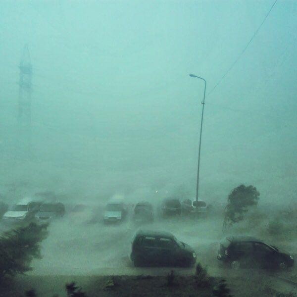 这大风太狠！白俄罗斯两飞机机场内相撞