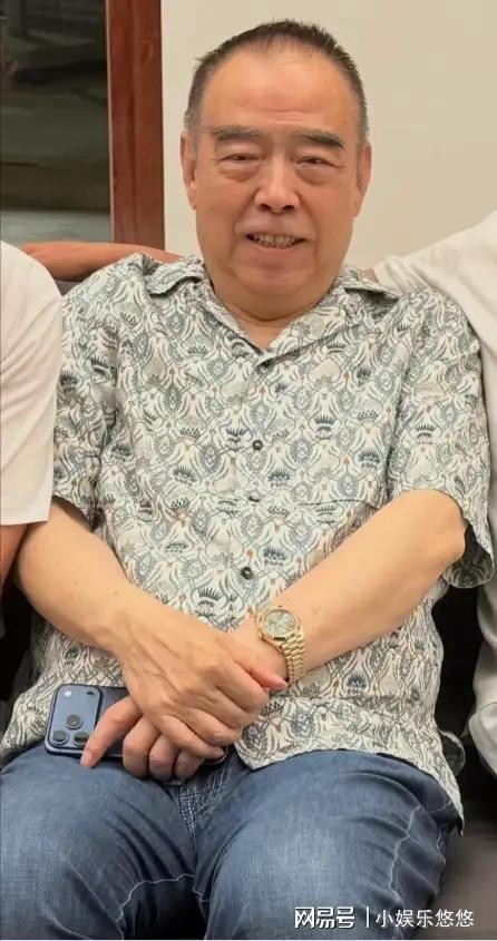 74岁陈凯歌在三亚豪宅过年,屋内一尘不染,没有多余花哨的摆件