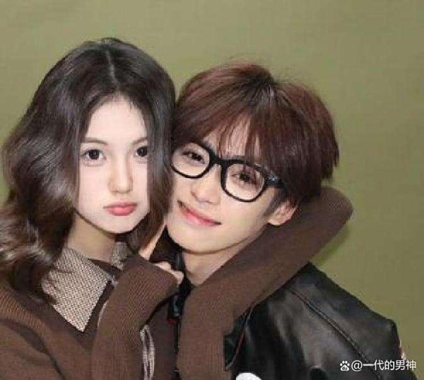 梓渝恋情曝光，疑似女友天平星座引关注