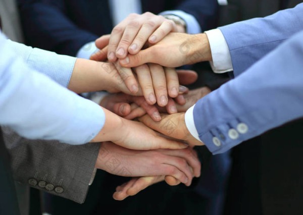 商界人士携手合作图片