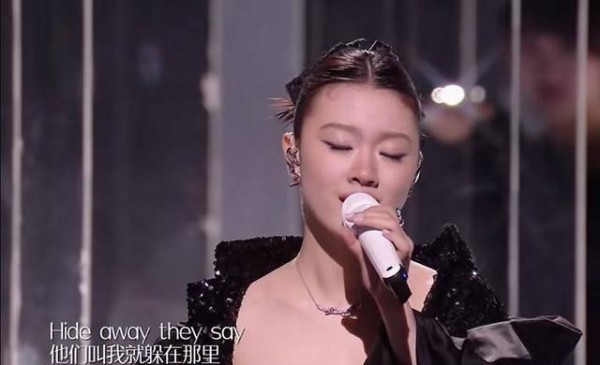 周深与单依纯:声线唱功俱佳,音域宽广的歌唱天选之子