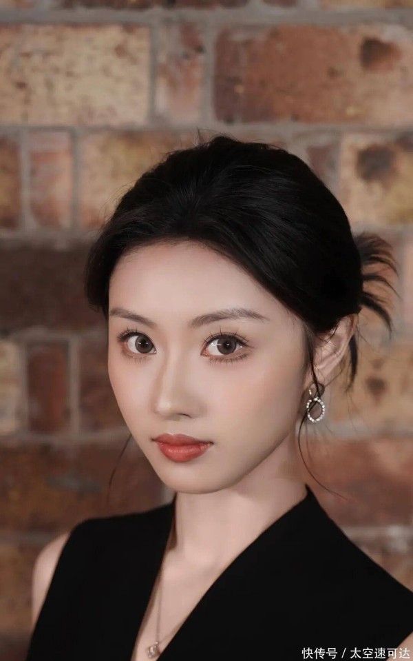 探秘气质明星女神金美希:魅力背后的独家密码