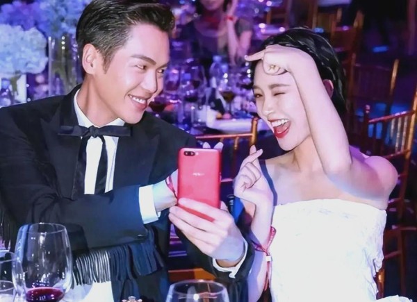 娱乐圈婚礼的华丽与朴实：揭示婚姻背后的真谛