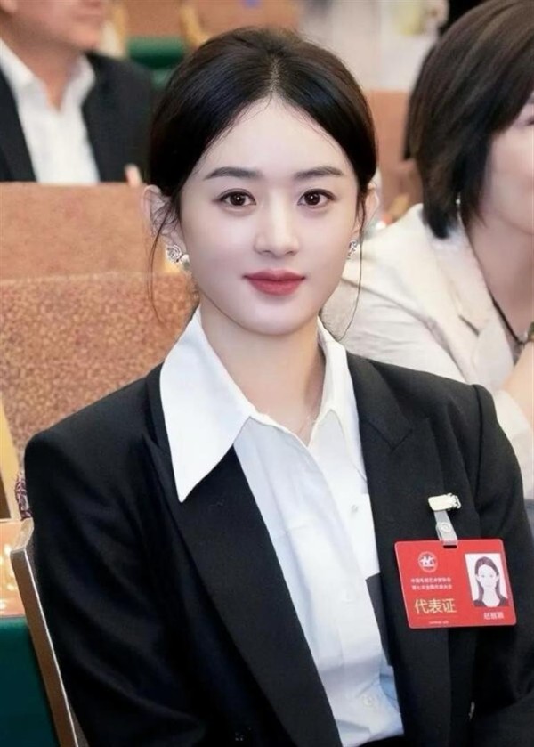 离婚5年后，47岁冯绍峰官宣喜讯，赵丽颖做法给离婚夫妻提了个醒