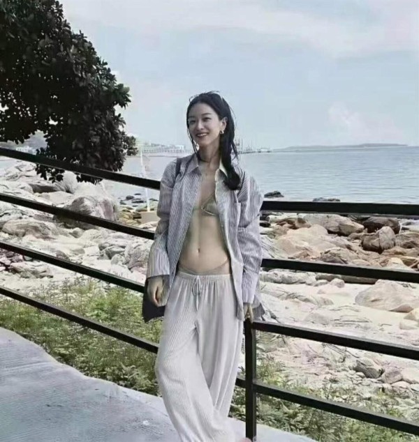 倪妮私服曝光！原来大明星的日常穿搭这么敢，普通人学几招直接逆袭