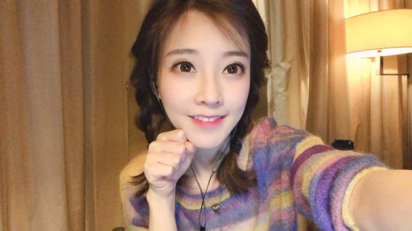 张韶涵和冯提莫同台飙歌,一双鞋子就能看出明星和网红的区别