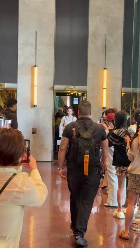 一出门就迎来一大片夸赞“啊啊好美啊～”，王姐估计能开心一整天哈哈哈