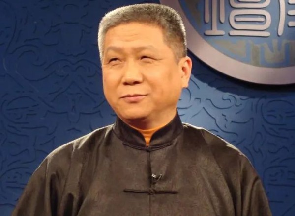 马未都:有位漂亮的女演员,被质疑整容,就跑去医院让医生捏自己