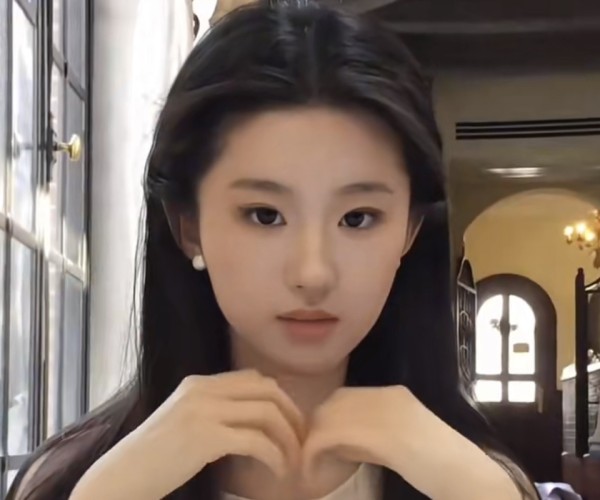 神似刘亦菲女孩3条视频涨粉20万，粉丝质疑：哪儿像了？是不是瞎了？