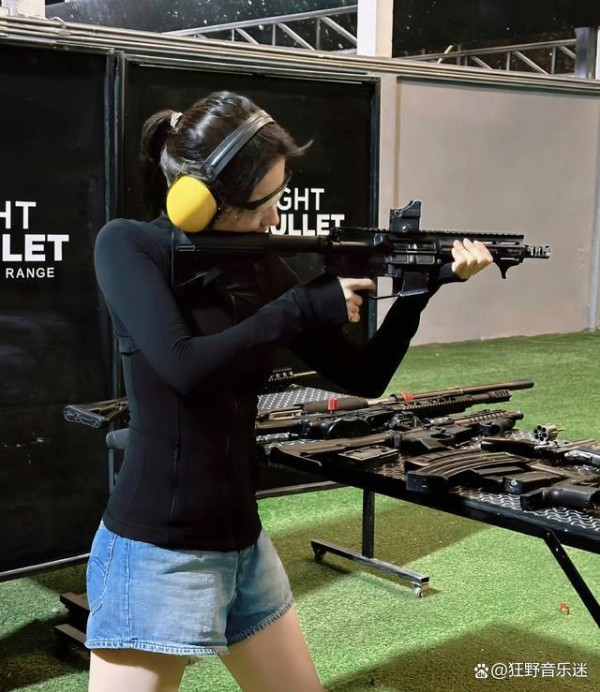 刘亦菲新称号出炉，惊艳造型登热搜，粉丝呼喊期待新角色！