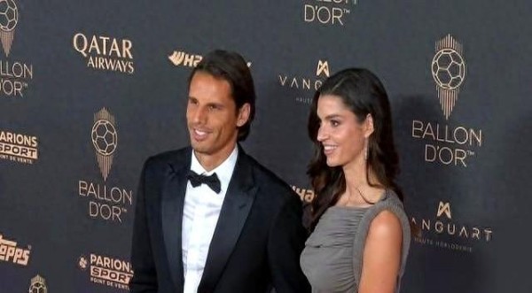 金球奖巴黎盛典:明星风采与意外频现