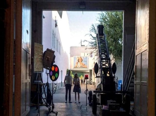 好莱坞明星为何接连出走美国？3大原因+2招避坑