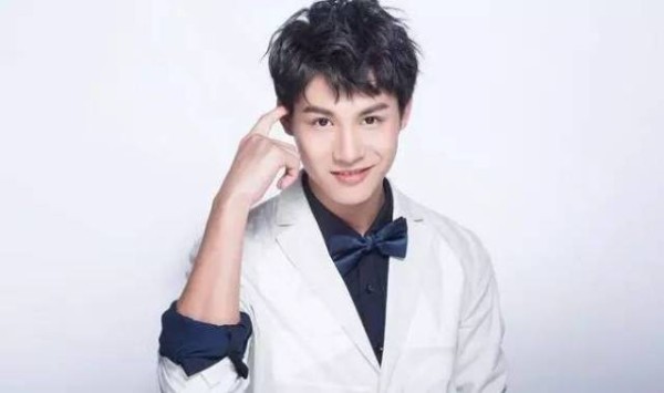 19岁出道，因《微微》获超高人气，如今凭无厘头网剧再度走红