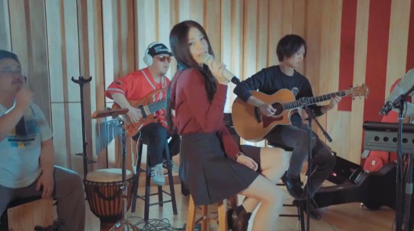 本是天才少女却不幸早逝，曾用《奇怪我不懂得爱》，让全网上头！