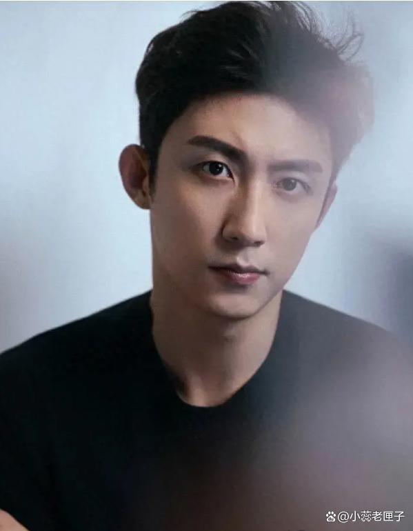 黄景瑜现身济南排场惊人：数十保安开道，粉丝为之“疯狂”？