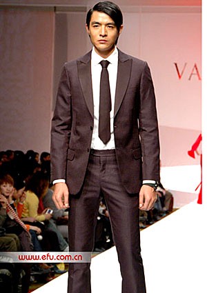 组图：名模设计师聚集时装周双王双后来斗艳