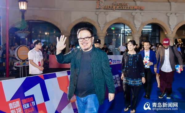 设计师与影视名人共走红蓝毯 影视与时尚完美交融