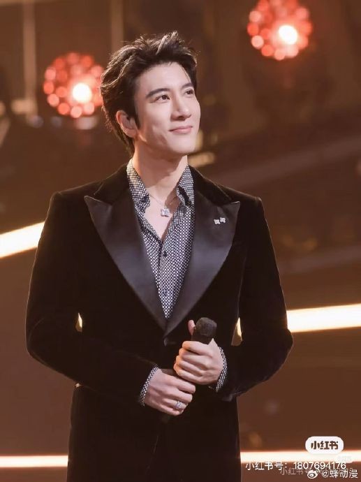 王力宏发红包事件，为何能引发广大网友关于传统年俗的热烈讨论？