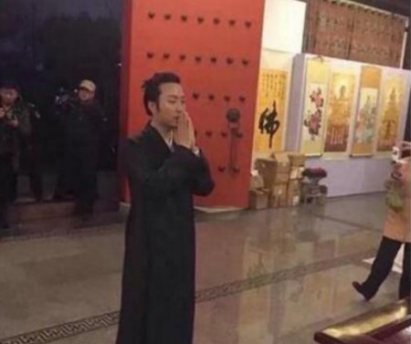 李玉刚谈为何不结婚，两袖清风怎敢误佳人，曾靠《星光大道》大火