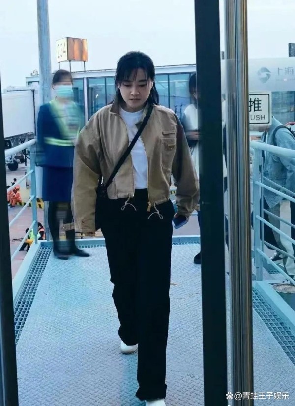 贾玲逆袭记：从搞笑女神到时尚icon，她的变化惊艳了全网！