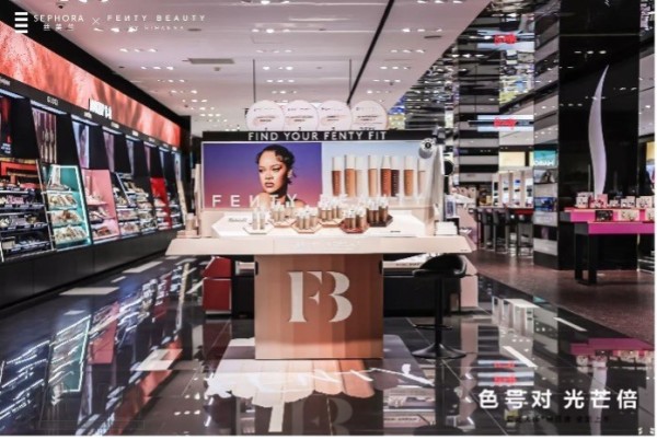 一年百万次底妆试色，领跑中国美妆服务 丝芙兰庆祝FENTY BEAUTY全渠道独家入驻一周年