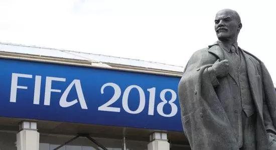 从三大平台世界杯豪华解说谈起 足球成为生活方式