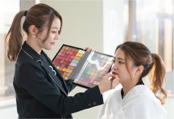 メイク・ブライダルの知識を深め資格取得を目指し、即戦力となる人材を育てる