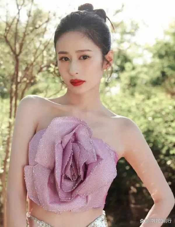 两周一次，眼睛边上直接烤射频，颖儿这么拼到底是保颜值还是赔健康？演员压力大成这样，没点真本事撑得住吗