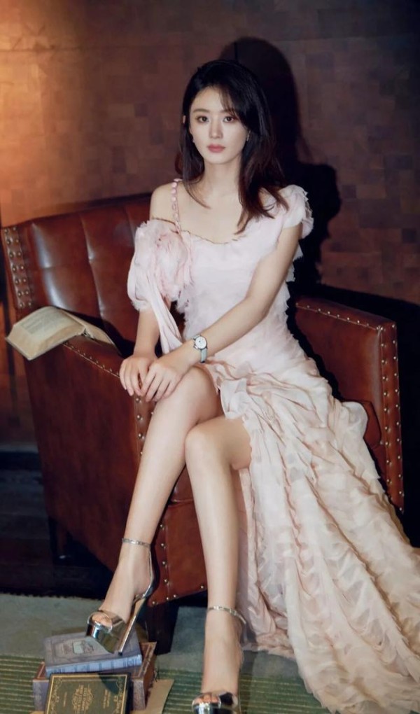 赵丽颖逆转流量审美,凭实力人气双高再定义“顶流女神”