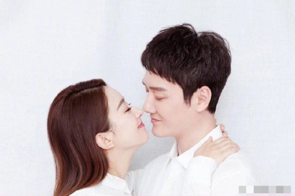 赵丽颖冯绍峰官宣领证，比起范冰冰李晨的“我们”，结婚才是正事