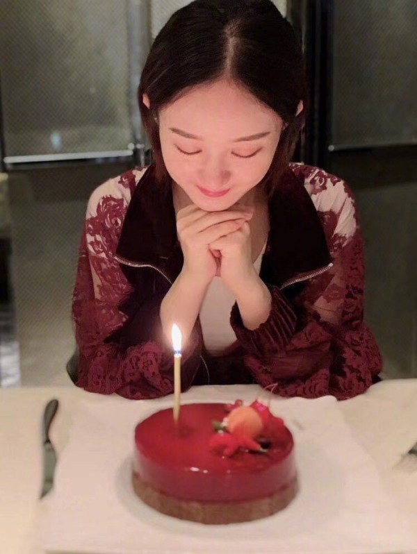 赵丽颖冯绍峰官宣领证，比起范冰冰李晨的“我们”，结婚才是正事