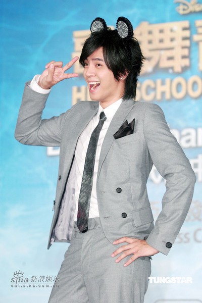 组图：罗志祥说英文秀歌舞为《歌舞》站台代言