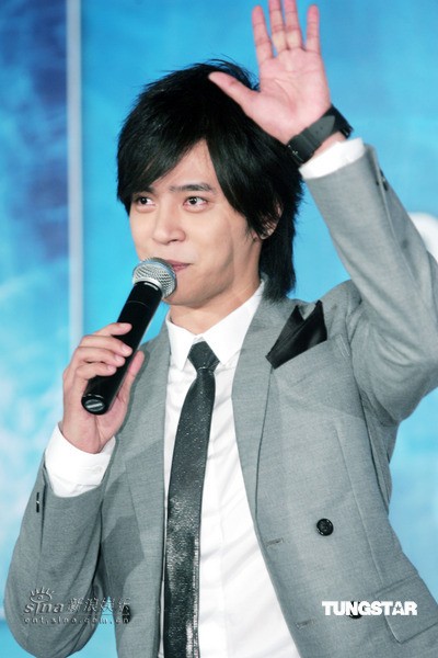 组图：罗志祥说英文秀歌舞为《歌舞》站台代言