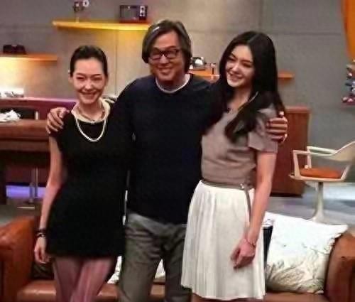 王伟忠家中举办宴会，邀众明星庆贺小s获奖，大家欢聚热闹非凡