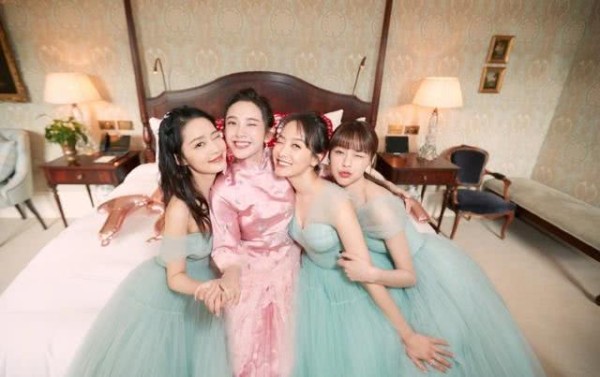 参加完唐艺昕和张若昀婚礼,伴娘发表感想,李沁和宋茜疑似抄袭