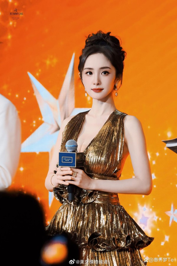 杨幂遭奢牌区别对待?时尚圈咖位暗战真相