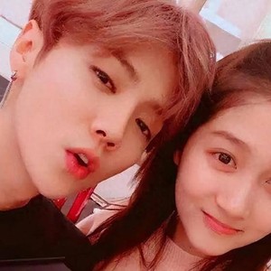 关晓彤与鹿晗感情稳定,低调相处,面对舆论保持克制,体现成熟与理性。