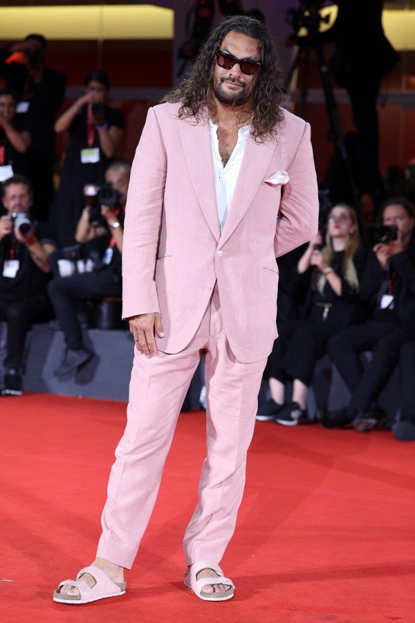 2025勃肯鞋還流行嗎？醜鞋變成紅毯時尚，時尚名人勃肯鞋穿搭一次看