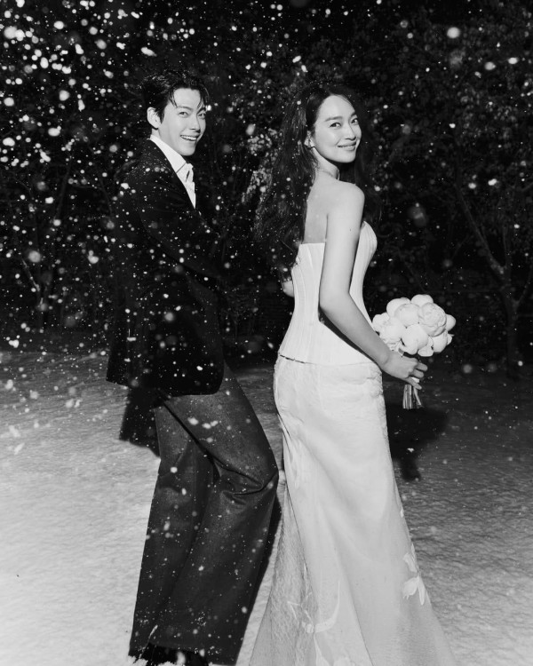 2026勃肯鞋還流行嗎？脆網友出國搭飛機也愛穿，盤點明星們勃肯鞋穿搭範本