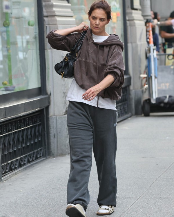 2025勃肯鞋還流行嗎？醜鞋變成紅毯時尚，時尚名人勃肯鞋穿搭一次看