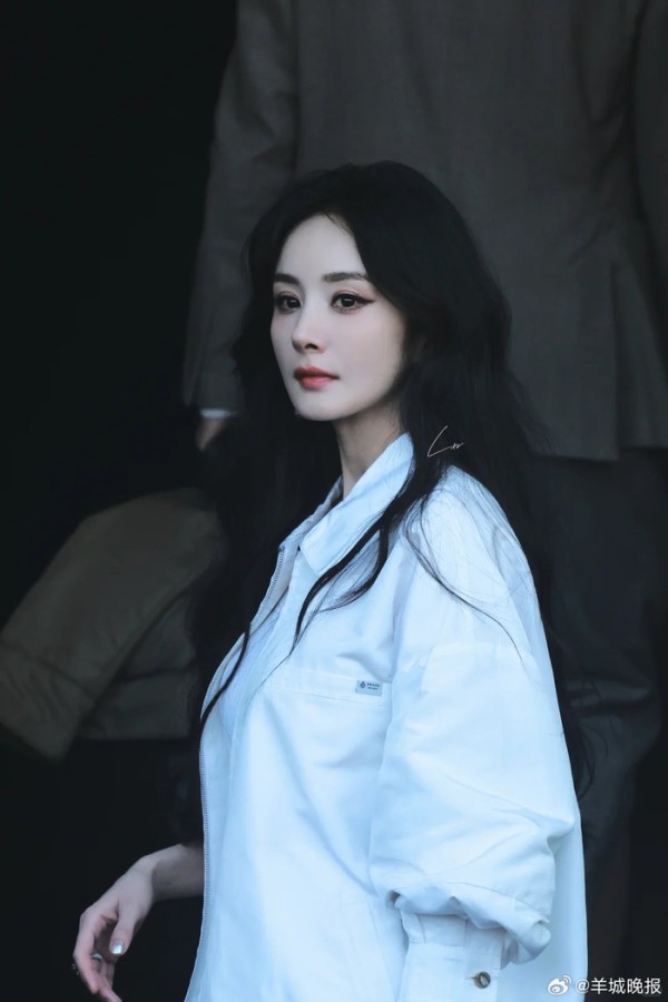 杨幂唐嫣肖战等明星亮相米兰时装周