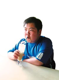 目前在加油站实习网络红人"小胖"想入演艺界