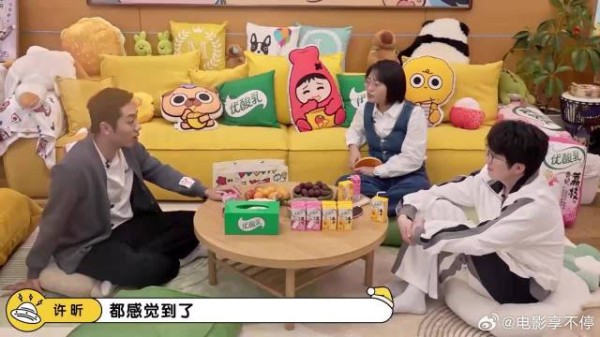 许昕求婚视频曝光!演唱会上单膝跪地,姚彦当众献吻!