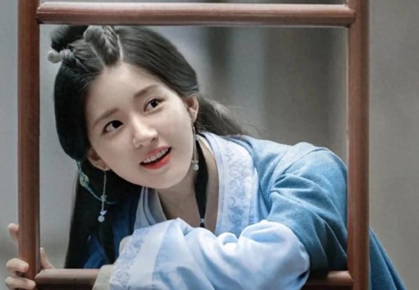 “国庆娱乐大揭秘：明星新动向，你猜不到！”