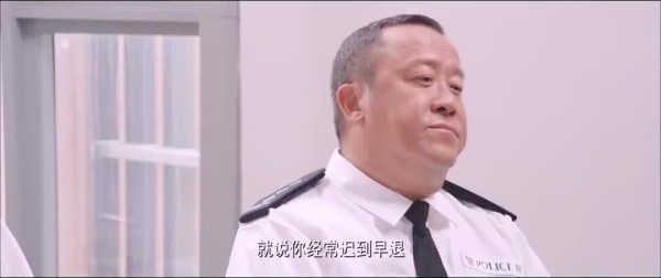 你看过泰坦尼克号吗？三个人落水不如一个人落水，我不会游泳