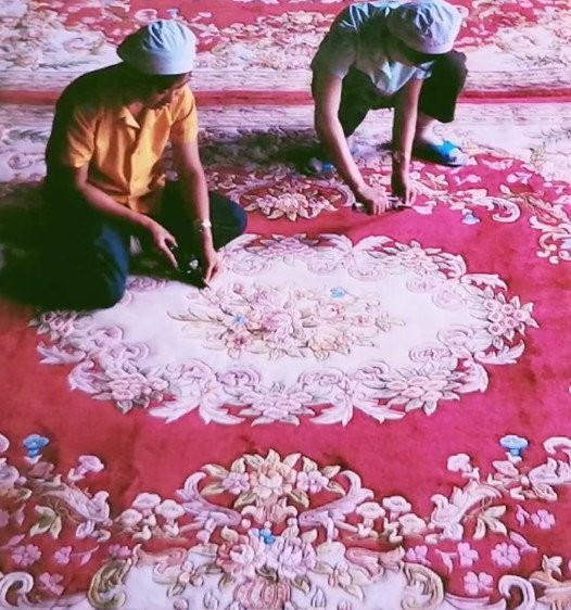 长春市地毯厂的生产场景 资料图片