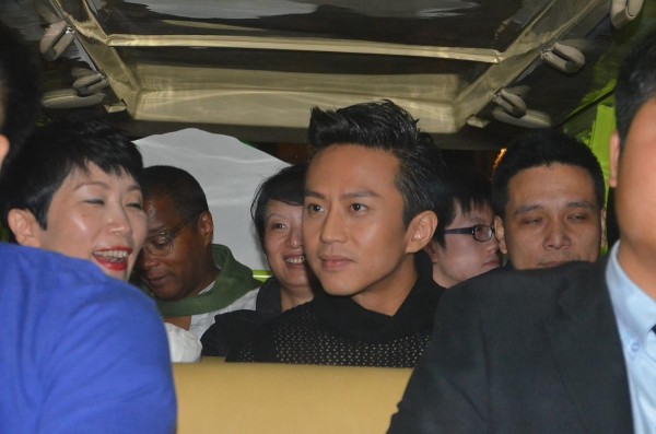 邓超5天吸粉千万的秘密：明星玩梗背后的流量密码