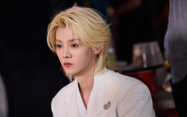 郑恺幽默回应“玩梗”风波,娱乐圈兄弟情再引关注